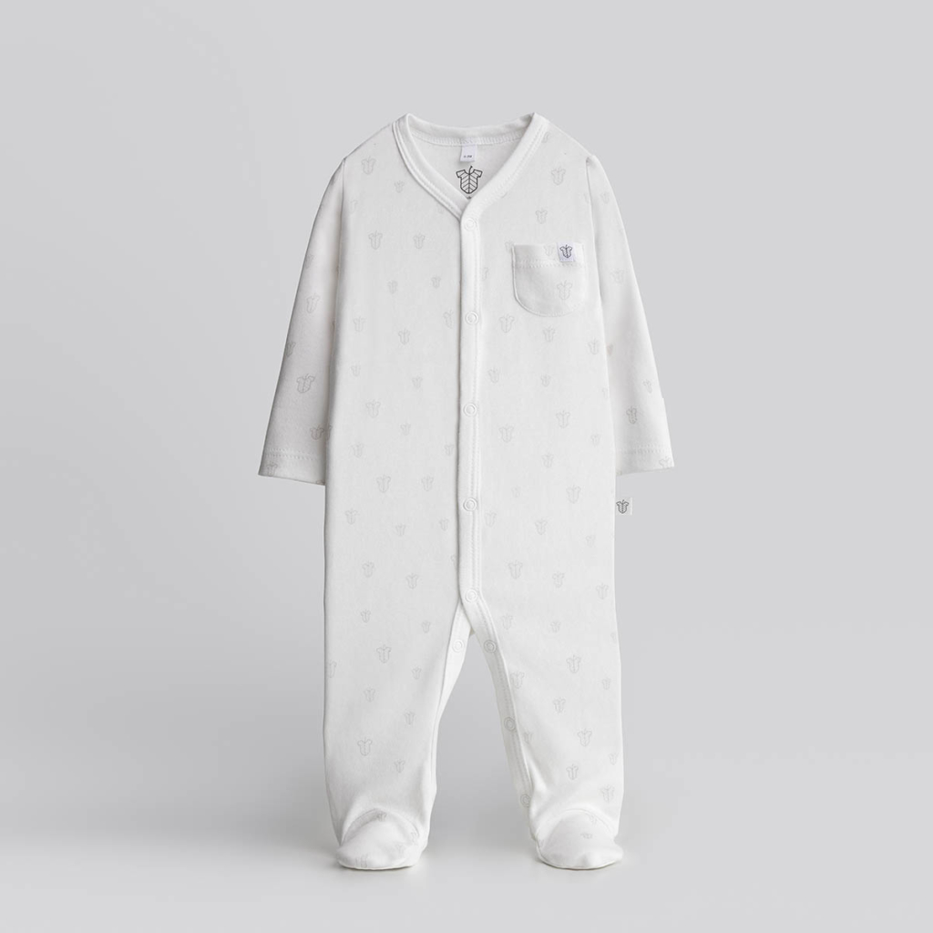 Image of a sleepsuit over grey background. Photo by Miroslav Georgijevic.